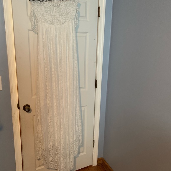 Off Shoulder Ruffle Sleeve Maternity Photog. Dress - Picture 5 of 6